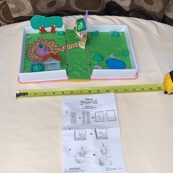 DISNEYPARKS EXCLUSIVE- RAPUNZEL STORYBOOK PLAYSET - Picture 9 of 11